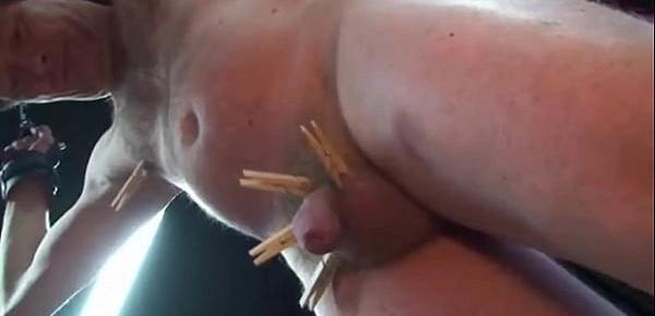 Watch Sklavenarschzuumlchtigung mit einem flogger durch eine heiszlige dominatrix und klammern an den eiern Sex Video