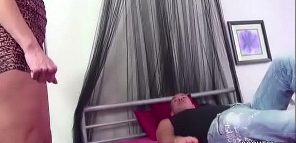 Watch Die eigene tante laesst sich von ihm ficken beim besuch Sex Video